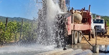 Pozos profundos para riego agrícola: por qué anticiparse a la escasez de agua es fundamental